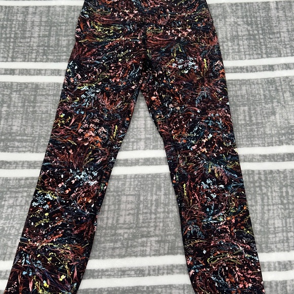 Lululemon Athletica Black and Red Artistic Leggings - Picture 2 of 10